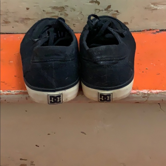Casual DC sneakers, men’s size 8 - Picture 3 of 4